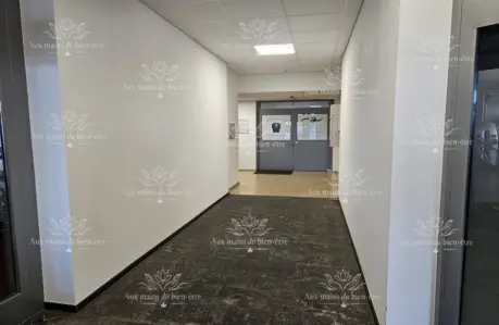 Porte d'entrée du cabinet Aux mains du -bien-être